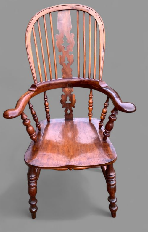 A VICTORIAN BROAD ARM WINDSOR CHAIR IN YEW WOOD - ADDITIONAL PHOTO 9