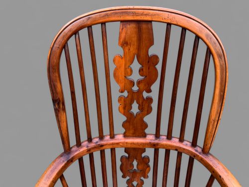 A SUPER BEST MODEL WINDSOR CHAIR IN YEW WOOD WITH AN ELM SEAT - ADDITIONAL PHOTO 10
