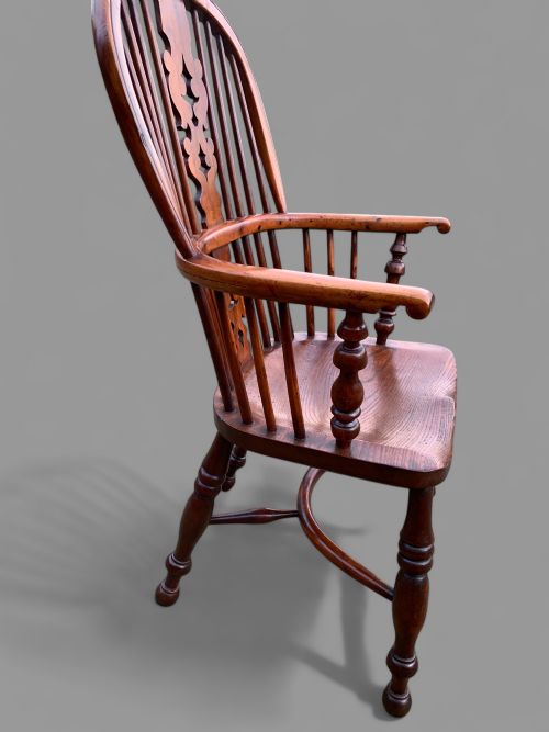 A SUPER BEST MODEL WINDSOR CHAIR IN YEW WOOD WITH AN ELM SEAT - ADDITIONAL PHOTO 11