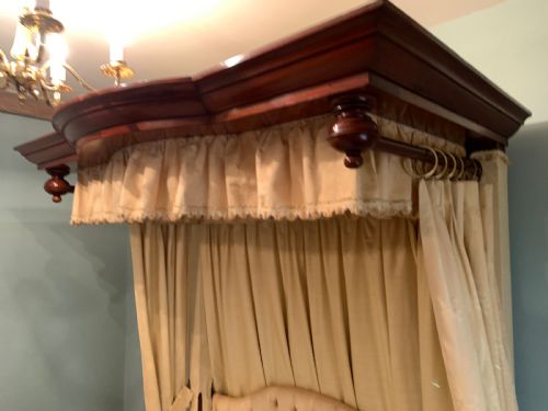 A MAGNIFICENT VICTORIAN DUCHESS HALF TESTER BED - ADDITIONAL PHOTO 5