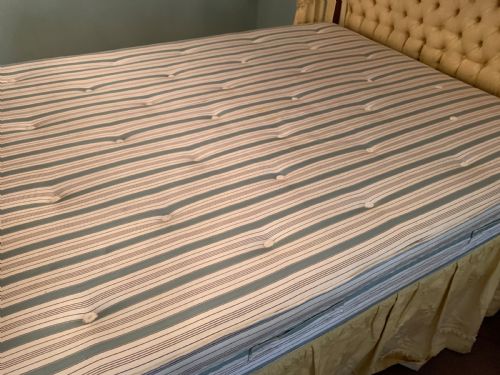 A MAGNIFICENT VICTORIAN DUCHESS HALF TESTER BED - ADDITIONAL PHOTO 6