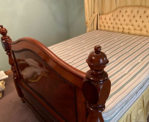 A MAGNIFICENT VICTORIAN DUCHESS HALF TESTER BED - ADDITIONAL PHOTO 9