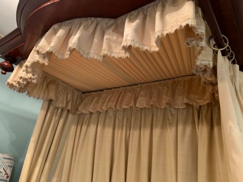 A MAGNIFICENT VICTORIAN DUCHESS HALF TESTER BED - ADDITIONAL PHOTO 16