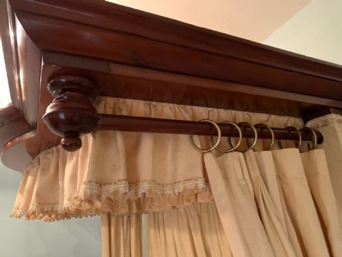 A MAGNIFICENT VICTORIAN DUCHESS HALF TESTER BED - ADDITIONAL PHOTO 17