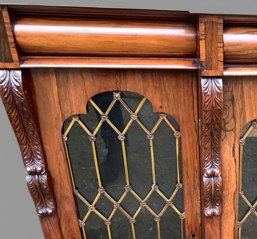 A VERY ATTRACTIVE EARLY VICTORIAN CHIFFONIER IN ROSEWOOD - ADDITIONAL PHOTO 2