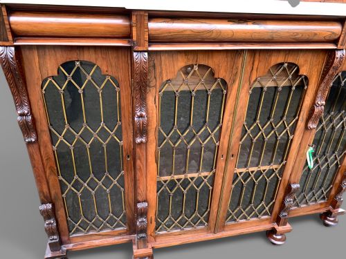 A VERY ATTRACTIVE EARLY VICTORIAN CHIFFONIER IN ROSEWOOD - ADDITIONAL PHOTO 3
