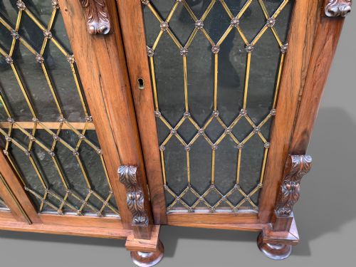 A VERY ATTRACTIVE EARLY VICTORIAN CHIFFONIER IN ROSEWOOD - ADDITIONAL PHOTO 6