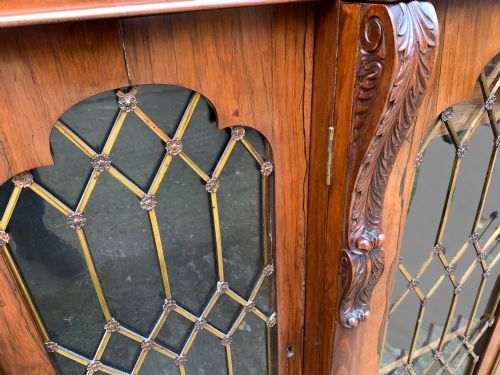 A VERY ATTRACTIVE EARLY VICTORIAN CHIFFONIER IN ROSEWOOD - ADDITIONAL PHOTO 9