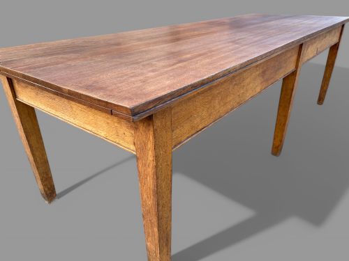 A GOOD VERY LARGE FARMHOUSE DINING TABLE IN OAK - ADDITIONAL PHOTO 4
