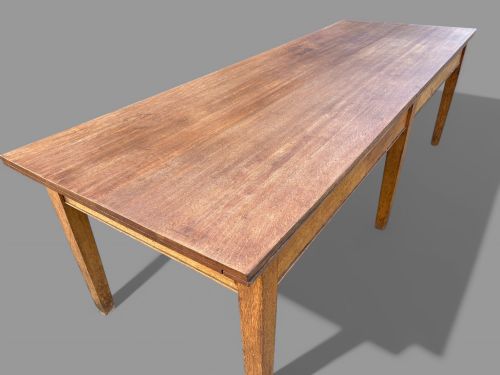 A GOOD VERY LARGE FARMHOUSE DINING TABLE IN OAK - ADDITIONAL PHOTO 6