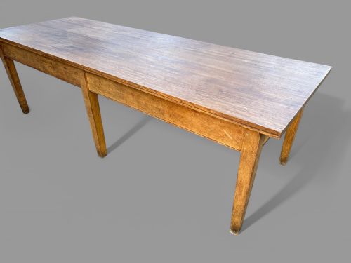 A GOOD VERY LARGE FARMHOUSE DINING TABLE IN OAK - ADDITIONAL PHOTO 7