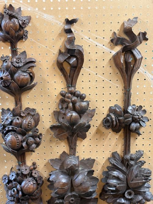 TWO PAIRS OF CARVED LIME WOOD DECORATIVE PANELS - ADDITIONAL PHOTO 2