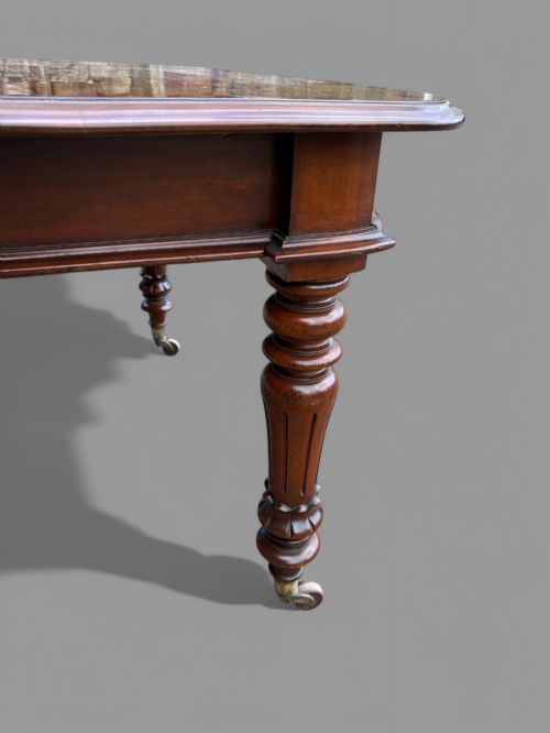 A VICTORIAN MAHOGANY EXTENDING DINING TABLE SEAT 10 - ADDITIONAL PHOTO 11