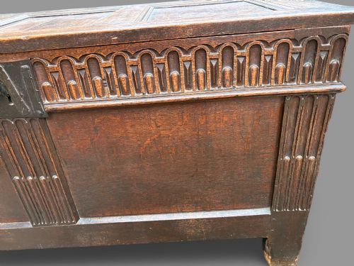 A GOOD 17TH C OAK COFFER - ADDITIONAL PHOTO 2