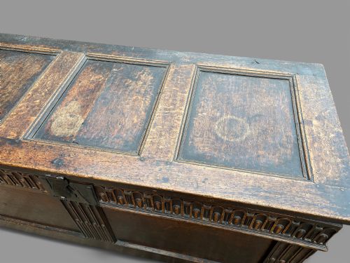 A GOOD 17TH C OAK COFFER - ADDITIONAL PHOTO 4