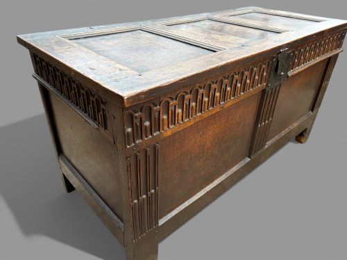 A GOOD 17TH C OAK COFFER - ADDITIONAL PHOTO 5