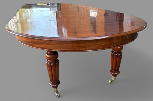 A SUPER AND RARE EARLY VICTORIAN EXTENDING DINING TABLE SEATS UP TO 18 - ADDITIONAL PHOTO 6