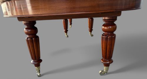 A SUPER AND RARE EARLY VICTORIAN EXTENDING DINING TABLE SEATS UP TO 18 - ADDITIONAL PHOTO 8