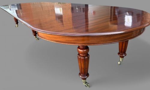 A SUPER AND RARE EARLY VICTORIAN EXTENDING DINING TABLE SEATS UP TO 18 - ADDITIONAL PHOTO 10