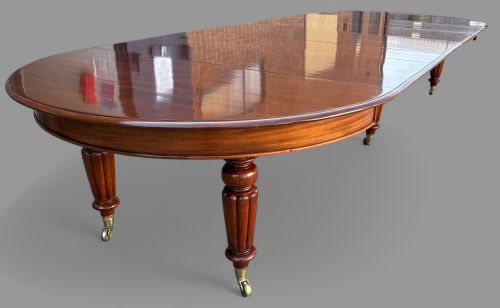 A SUPER AND RARE EARLY VICTORIAN EXTENDING DINING TABLE SEATS UP TO 18 - ADDITIONAL PHOTO 11