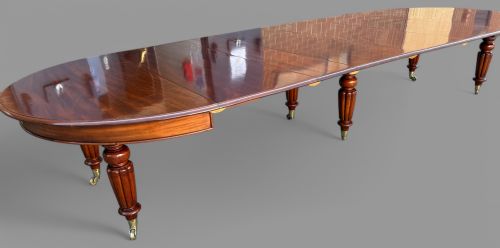 A SUPER AND RARE EARLY VICTORIAN EXTENDING DINING TABLE SEATS UP TO 18 - ADDITIONAL PHOTO 13