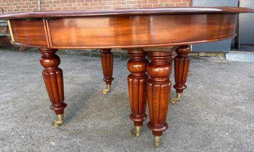 A SUPER AND RARE EARLY VICTORIAN EXTENDING DINING TABLE SEATS UP TO 18 - ADDITIONAL PHOTO 4