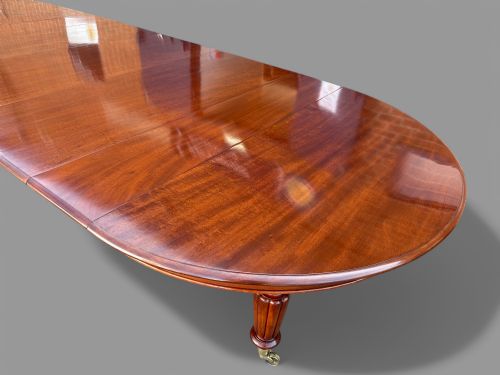 A SUPER AND RARE EARLY VICTORIAN EXTENDING DINING TABLE SEATS UP TO 18 - ADDITIONAL PHOTO 3