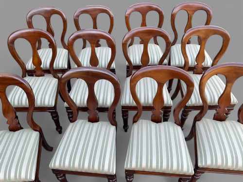 A SET OF 12 VICTORIAN MAHOGANY BALLOON BACK DINING CHAIRS - ADDITIONAL PHOTO 1