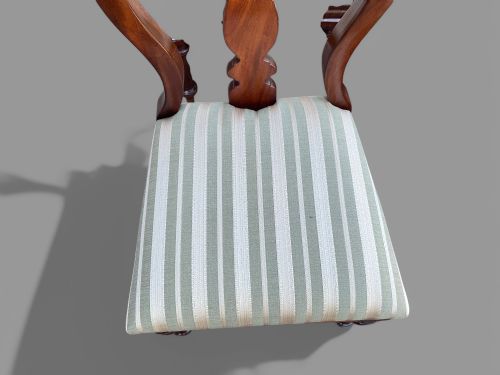 A SET OF 12 VICTORIAN MAHOGANY BALLOON BACK DINING CHAIRS - ADDITIONAL PHOTO 3