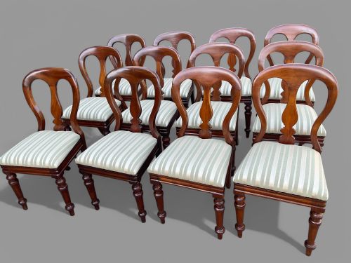A SET OF 12 VICTORIAN MAHOGANY BALLOON BACK DINING CHAIRS - ADDITIONAL PHOTO 5