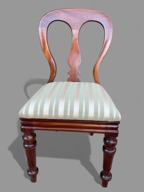 A SET OF 12 VICTORIAN MAHOGANY BALLOON BACK DINING CHAIRS - ADDITIONAL PHOTO 6