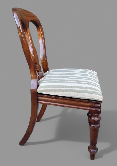 A SET OF 12 VICTORIAN MAHOGANY BALLOON BACK DINING CHAIRS - ADDITIONAL PHOTO 10