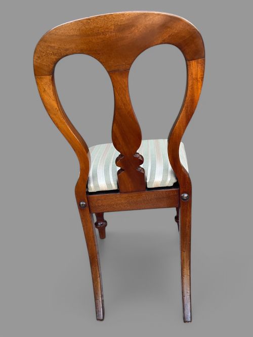 A SET OF 12 VICTORIAN MAHOGANY BALLOON BACK DINING CHAIRS - ADDITIONAL PHOTO 11