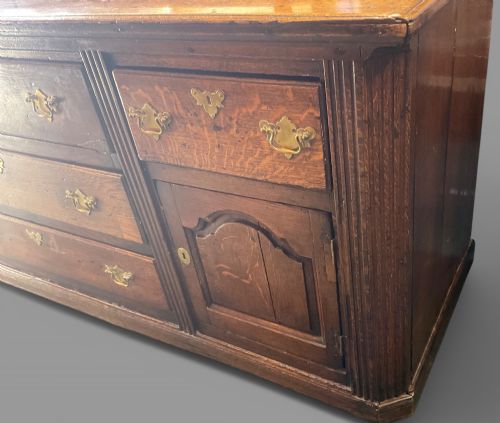 A LOVELY GEORGIAN SERVING DRESSER IN OAK - ADDITIONAL PHOTO 2