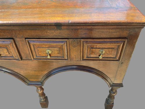 AN UNUSUAL GEORGIAN SERVING DRESSER IN OAK - ADDITIONAL PHOTO 4