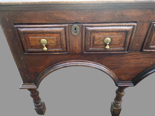 AN UNUSUAL GEORGIAN SERVING DRESSER IN OAK - ADDITIONAL PHOTO 8