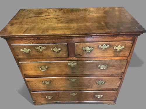 AN EARLY 18TH CENTURY CHEST OF DRAWERS IN OAK - ADDITIONAL PHOTO 1