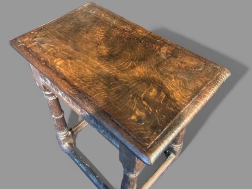 A 17TH CENTURY JOINT STOOL IN OAK - ADDITIONAL PHOTO 1