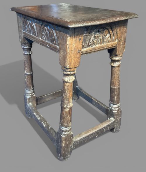 A 17TH CENTURY JOINT STOOL IN OAK - ADDITIONAL PHOTO 3