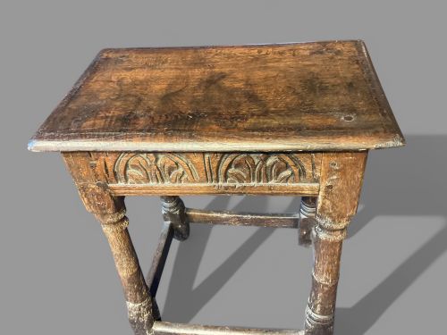 A 17TH CENTURY JOINT STOOL IN OAK - ADDITIONAL PHOTO 4