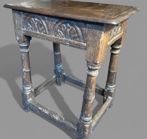 A 17TH CENTURY JOINT STOOL IN OAK - ADDITIONAL PHOTO 5