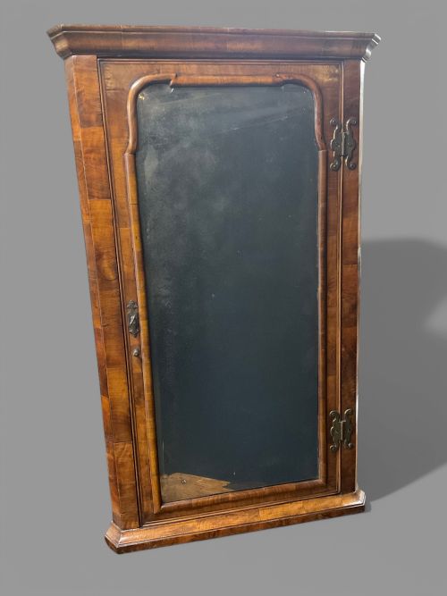 A RARE QUEEN ANN WALNUT CORNER CUPBOARD - ADDITIONAL PHOTO 2