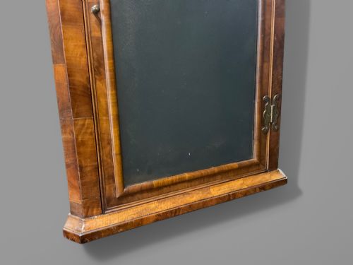 A RARE QUEEN ANN WALNUT CORNER CUPBOARD - ADDITIONAL PHOTO 6