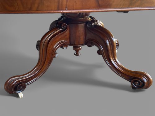 A VICTORIAN BURR WALNUT COFFEE TABLE - ADDITIONAL PHOTO 6
