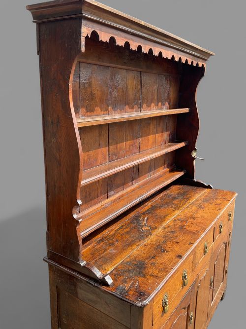 A VERY GOOD WELSH DRESSER FROM LLANWRST AREA C 1750 - ADDITIONAL PHOTO 1