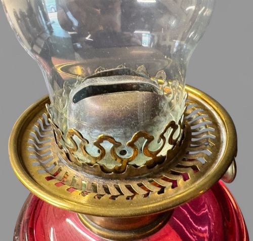 A SUPERB VICTORIAN OIL LAMP CRANBERRY VESSEL - ADDITIONAL PHOTO 2