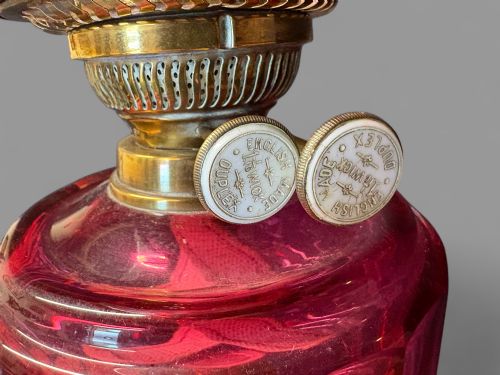 A SUPERB VICTORIAN OIL LAMP CRANBERRY VESSEL - ADDITIONAL PHOTO 6