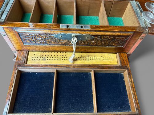 A VICTORIAN OAK CASED TANTALUS IN EXCELLENT CONDITION - ADDITIONAL PHOTO 1