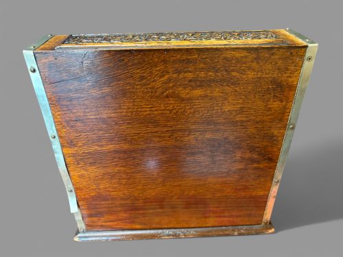 A VICTORIAN OAK CASED TANTALUS IN EXCELLENT CONDITION - ADDITIONAL PHOTO 10