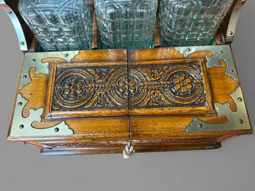 A VICTORIAN OAK CASED TANTALUS IN EXCELLENT CONDITION - ADDITIONAL PHOTO 11